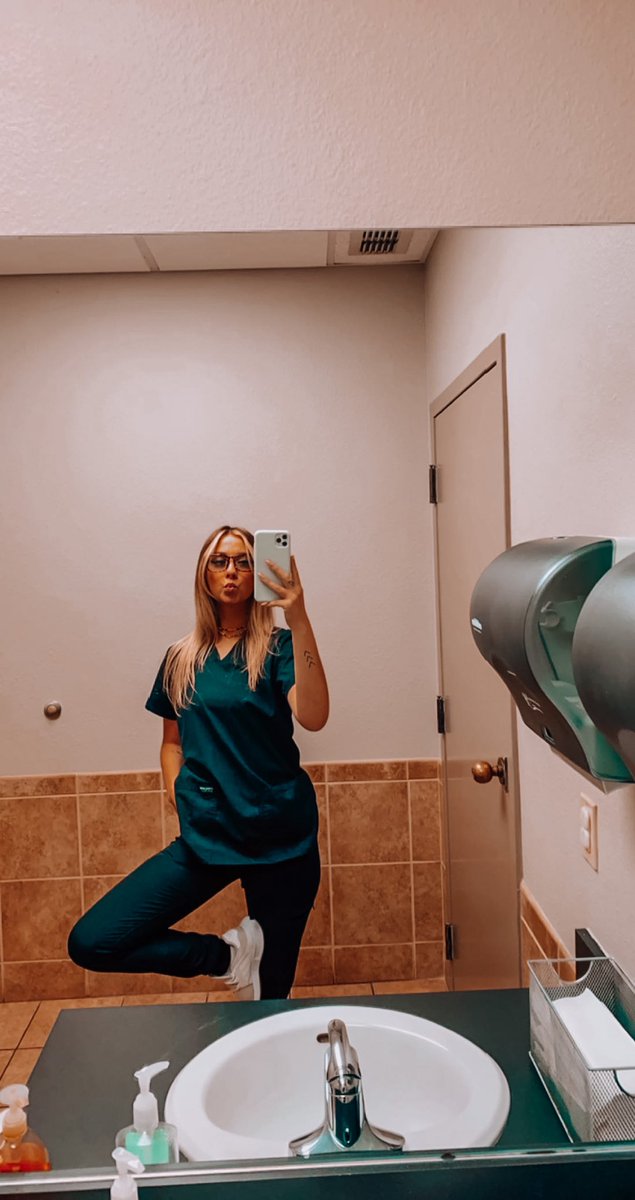 sylvie On Twitter RT lauren casidy She s A 10 But Wears Scrubs sylvie-on-twitter-rt-lauren-casidy-she-s-a-10-but-wears-scrubs