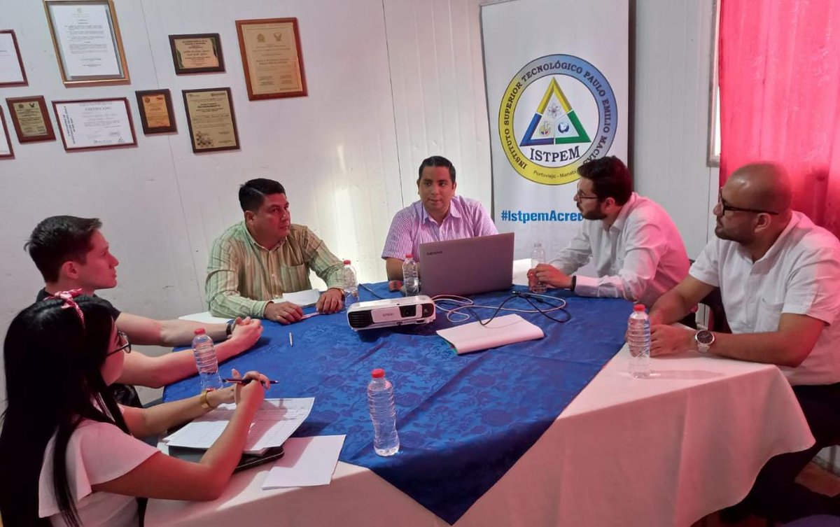 ISTPEM1's tweet photo. En reunión de trabajo entre autoridades del #ISTPEM y representantes del Centro de Emprendimiento, Tecnología e Innovación (CETI) y Fundación Edúcate, establecieron acuerdos de cooperación para la vinculación de estudiantes con proyectos orientados a la producción de ideas. https://t.co/8F3IFo5fh8