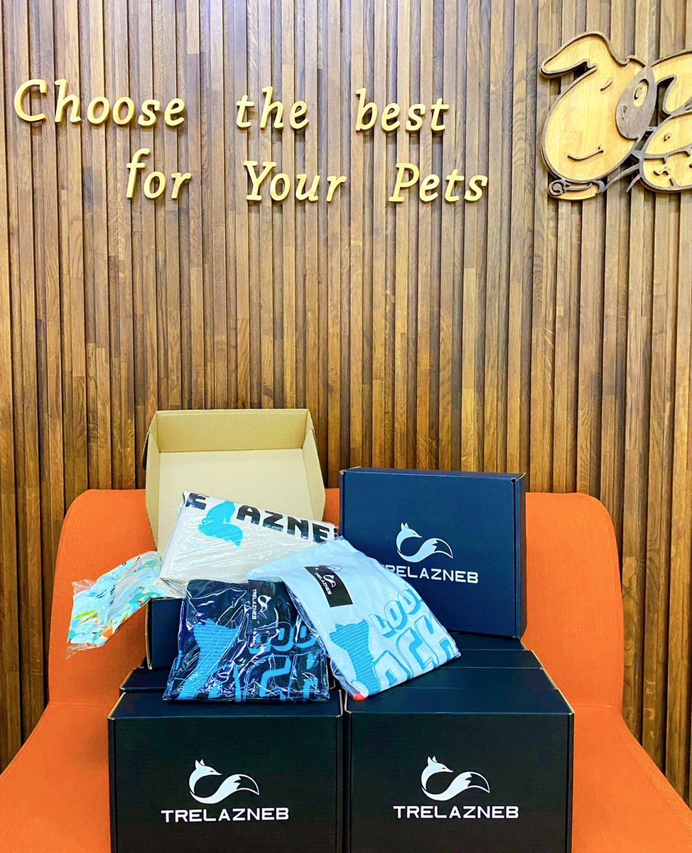 PetThonglor's tweet image. ขอบคุณปะป๊า ของ3B 🐶🐶🦊@Benzalert_np 
แอบเอาของขวัญ TRELAZNEB มาแจกคุณหมอและพี่ๆสตาฟในรพ.
🥰💙🙏🏻
#BENZALERT
#แบตเตอรี่ของอเลิ๊ต
#Thonglorpethospital