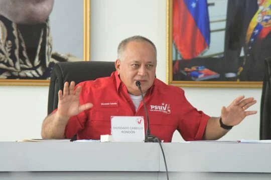 @dcabellor: Este Partido es revolucionario, no nos lo tomamos a la primera y bajo esa premisa, nos hemos dado la tarea de redoblar la lucha contra la corrupción y enfrentarla en cualquiera de sus formas..

@NicolasMaduro
@PartidoPSUV
@eduardopiate2
#25Jul
#455AñosDeCaracas