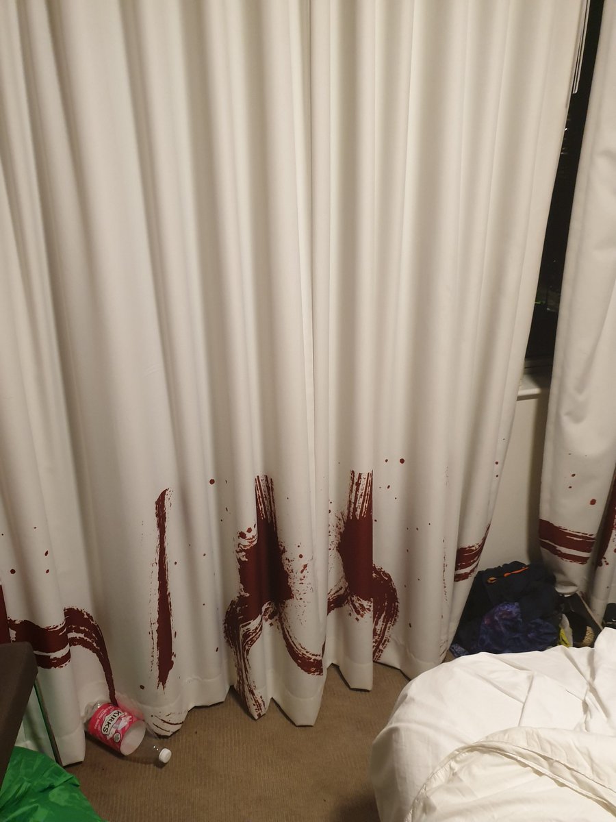 XobiaCyan's tweet photo. Even if you know nothing about interior design you would know NOT to make a hotel room feel like a murder site... #Aurawra https://t.co/rACx3YvzPQ