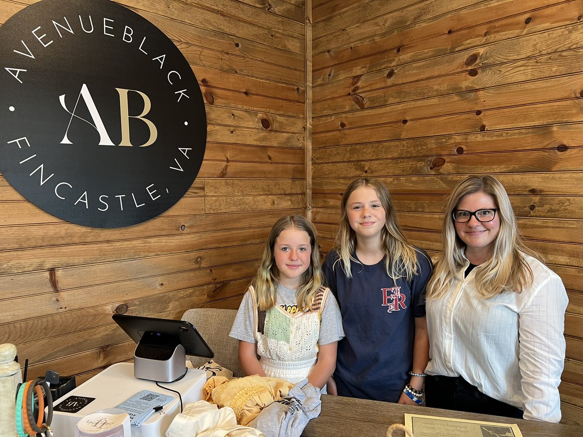 BoCoEconDev's tweet photo. We were thrilled to attend the grand opening of AvenueBlack in Historic Fincastle, Inc. today! Make sure to check out this locally owned boutique. 

And Daleville neighbors- it’s only about 5 minutes from you! 👗👚 #businessinbocova #botetourtcounty #shoplocal https://t.co/pUJZnJGhud