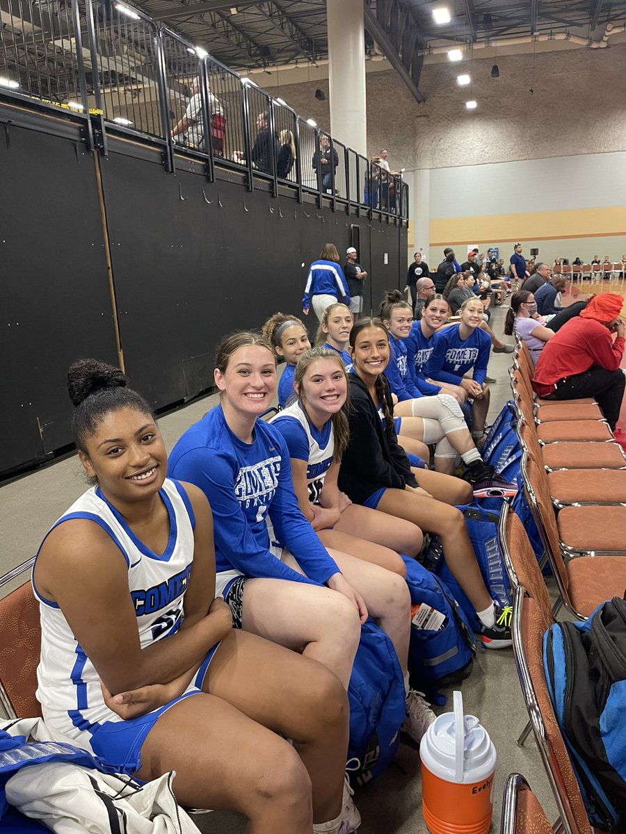 ShellySmithBerg's tweet photo. And that’s a wrap.. Mackenzie had her last AAU tournament this weekend. https://t.co/mv9GhmYTYR
