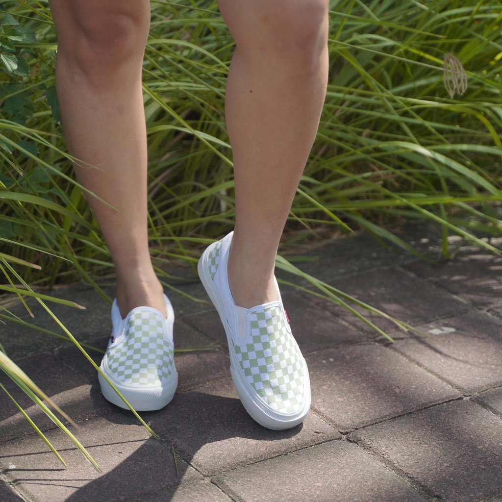meracyuni's tweet photo. Buat kamu yang males pake sepatu tali aku ada rekomendasi slip on merk lokal nih! Harganya under 150k, bisa dipakai unisex, ada 4 pilihan warna dan ⭐️5. https://t.co/GEcIEfApBw