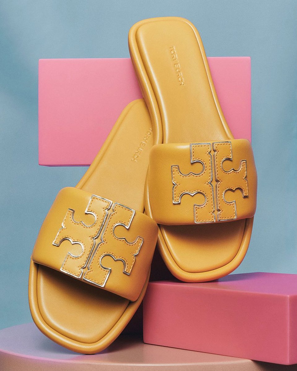 toryburch's tweet photo. A pair you'll only find at https://t.co/z98fUHHuOd: our limited-edition Double T Sport Slide, in a perfect-for-summer shade of Golden Sunset. #ToryBurchPreFall22 #ToryBurchShoes #ToryBurch https://t.co/S1aey0DEEr