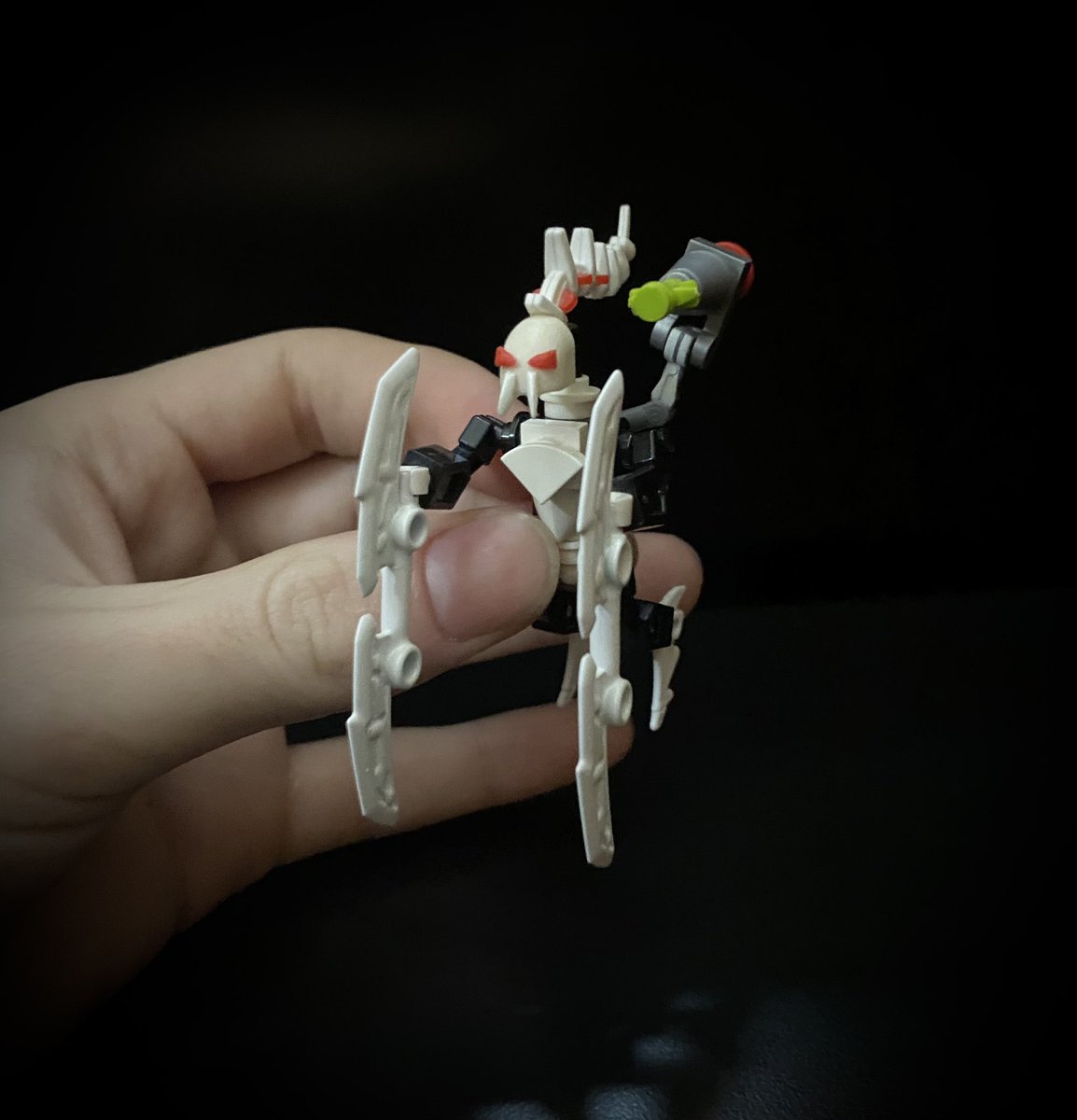 BionicleMicro's tweet photo. He was a Makuta, and was one of the members of the Brotherhood of Makuta who invaded Karda Nui.
Date of rendering 18-10-21, sorry for the late.

Makuta Krika.

#microbionicle #bionicle #krika #chilenui #lego #brickonicle https://t.co/aSlzmujifE