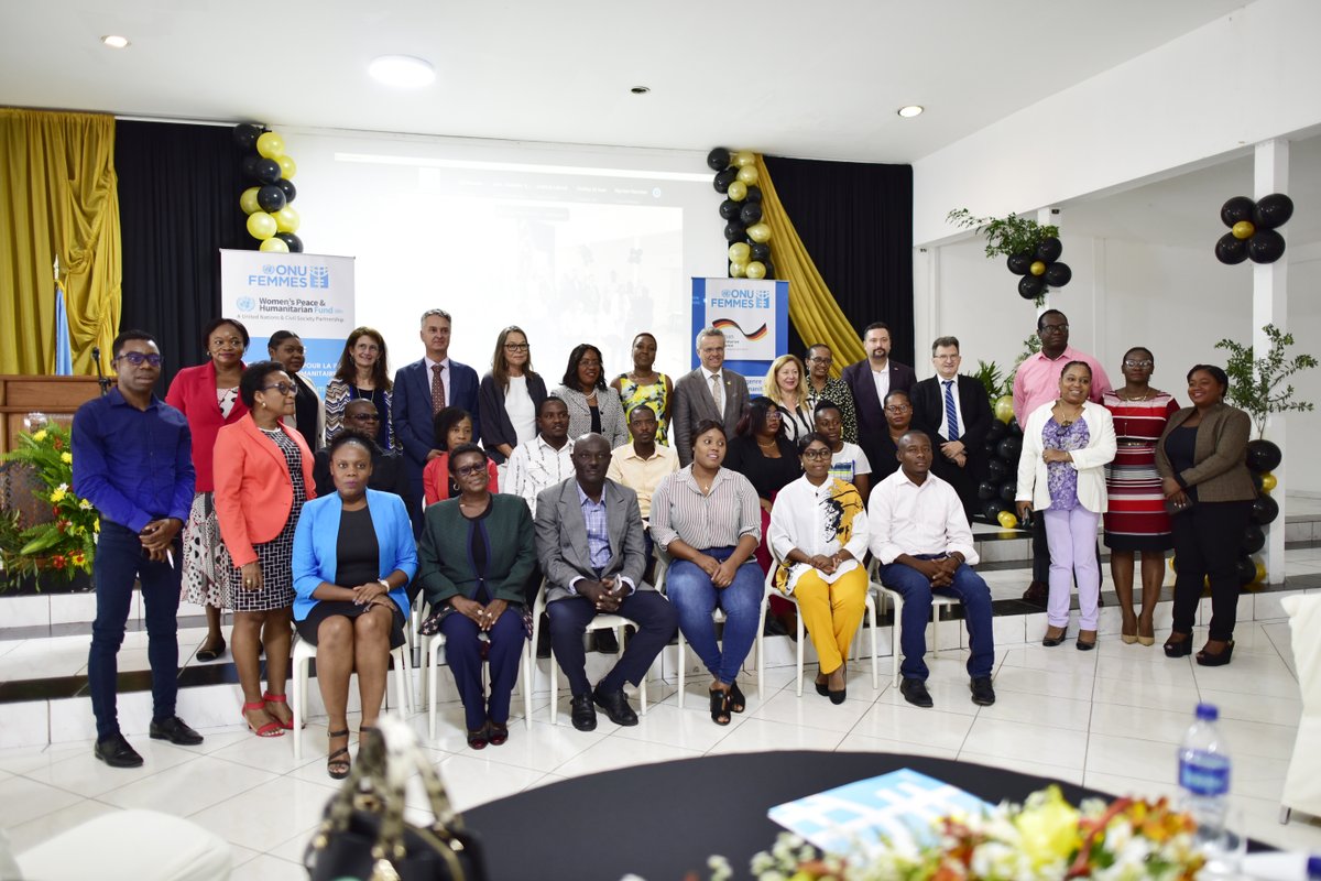 Cérémonie officielle de lancement conjoint de deux projets , WPHF et GiHA, lundi 25 juillet 2022, Hôtel Montana, en présence de diverses personnalités nationales et internationales
@ONUFemme <a href="/AllemagneDiplo/">Ambassade d'Allemagne en France</a> <a href="/MCFDFhaiti/">MCFDF</a> <a href="/wphfund/">Women's Peace & Humanitarian Fund</a> <a href="/BINUH_UN/">BINUH</a> <a href="/ambafranceht/">La France en Haïti 🇫🇷🇪🇺</a>