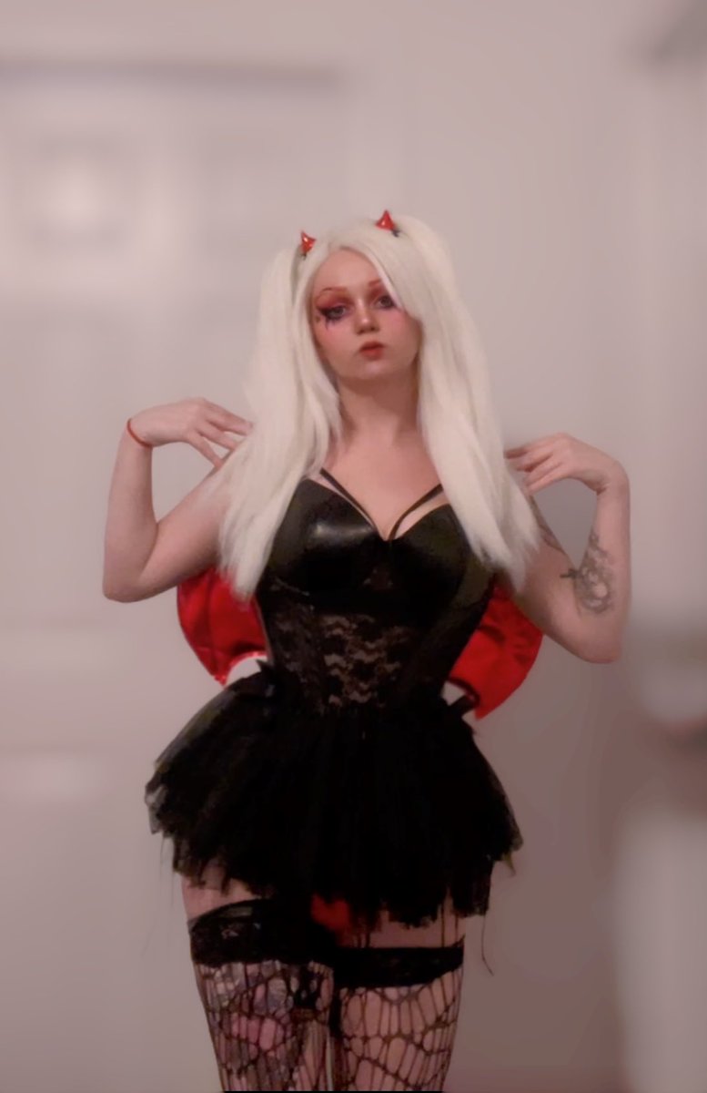 SnowDollVanity's tweet photo. Celebrating my one year of Onlyfans with an overhaul of my page 50% off for limited time! https://t.co/f47sxEuUas   #onlyfans #onlyfansgirl #gothgirl #stripper #milf #ass #tits #curvyandnatural #onlyfanspromo #onlyfansbabe #femdom #submissive https://t.co/r0fw8dvL4s