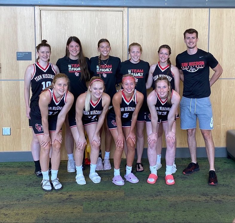 murray_cade04's tweet photo. This is the hardest thing to do… finish a year and know there won’t be any more like it. 

So thankful to have coached these girls. Whether I got them for one year or three. It has been an incredible journey. 

I’m sad it’s over, but so glad it happened. 

One team, one family. https://t.co/ywkPqAYgOd