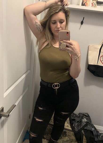 AlexiaHanna12's tweet photo. Rt if you like naughty pics in your DMs https://t.co/E1GG5zDSC9
