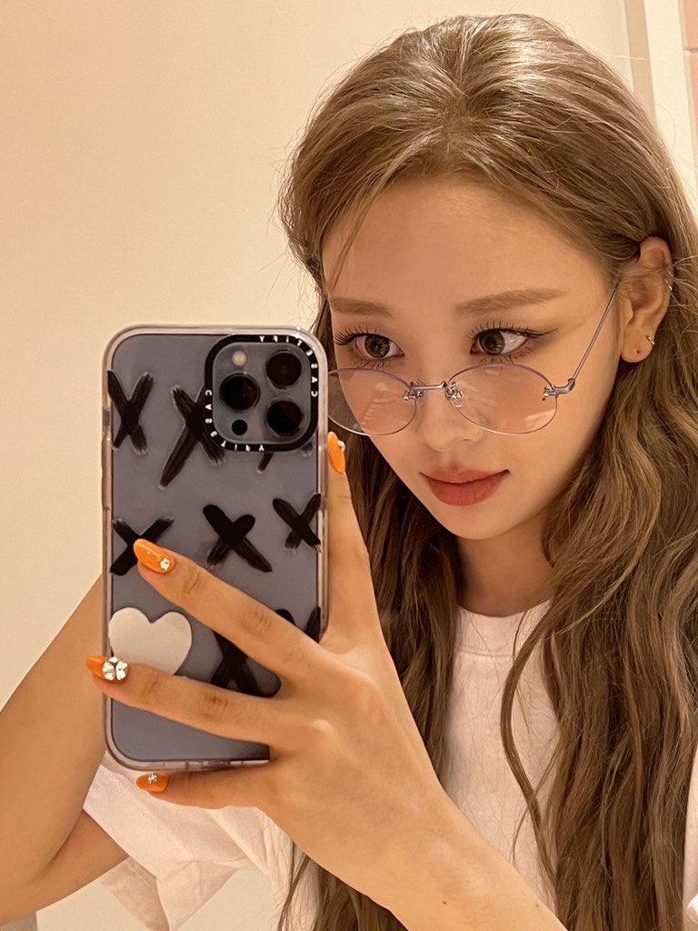 hellotaetty's tweet image. cool