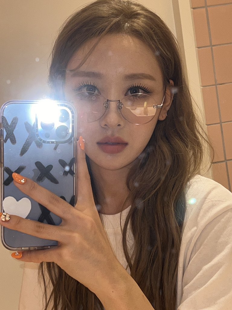 hellotaetty's tweet image. cool