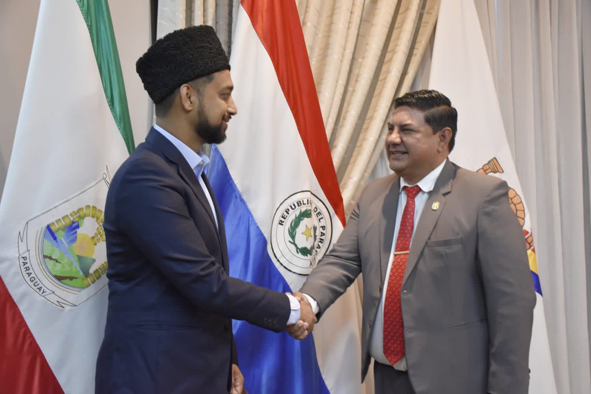 GhalibBaten's tweet photo. I would like to thank the Governor of the state of Itapua, Christian Brunaga Paraguay 🇵🇾 for receiving me as a representative of the Ahmadiyya Muslim Jama’at. Alhamdulillah! #amorepararodos #loveforall #paraguay #Ahmadiyya https://t.co/Ut65h44Maq