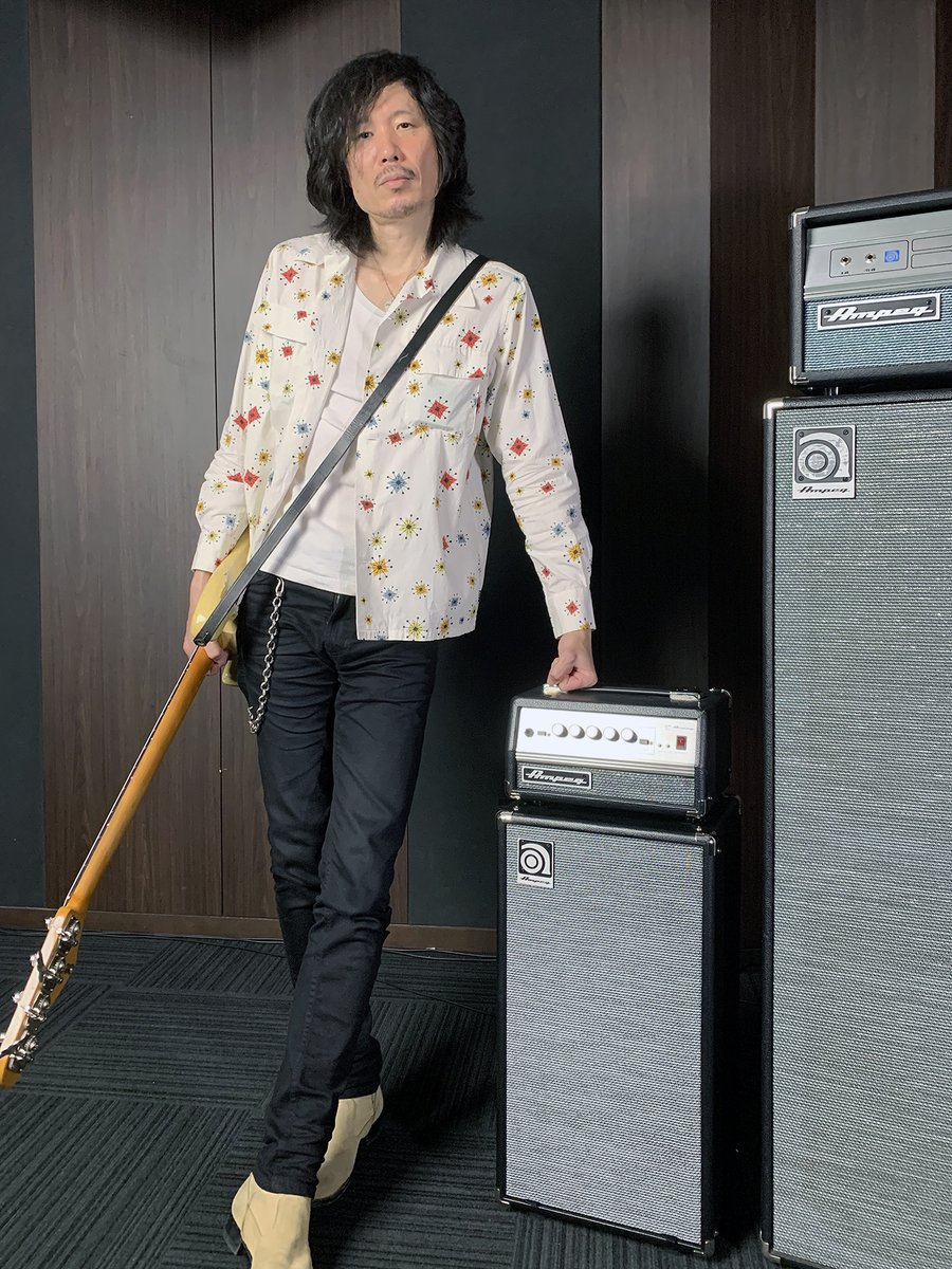 Ampeg_jp's tweet photo. \ウエノコウジさんやMASAKIさんも一目置く👍/
長年SVTを愛用してきたからこそ認めるルックスとサウンド。 #ウエノコウジ さん #MASAKI さんも 「いいネ!」と評する小型スタック #Ampeg #MicroVR 🥰ステージでも自宅でも。
Micro-VR 🫴 https://t.co/RSLIKj8ILZ https://t.co/H6HDDUIjgg