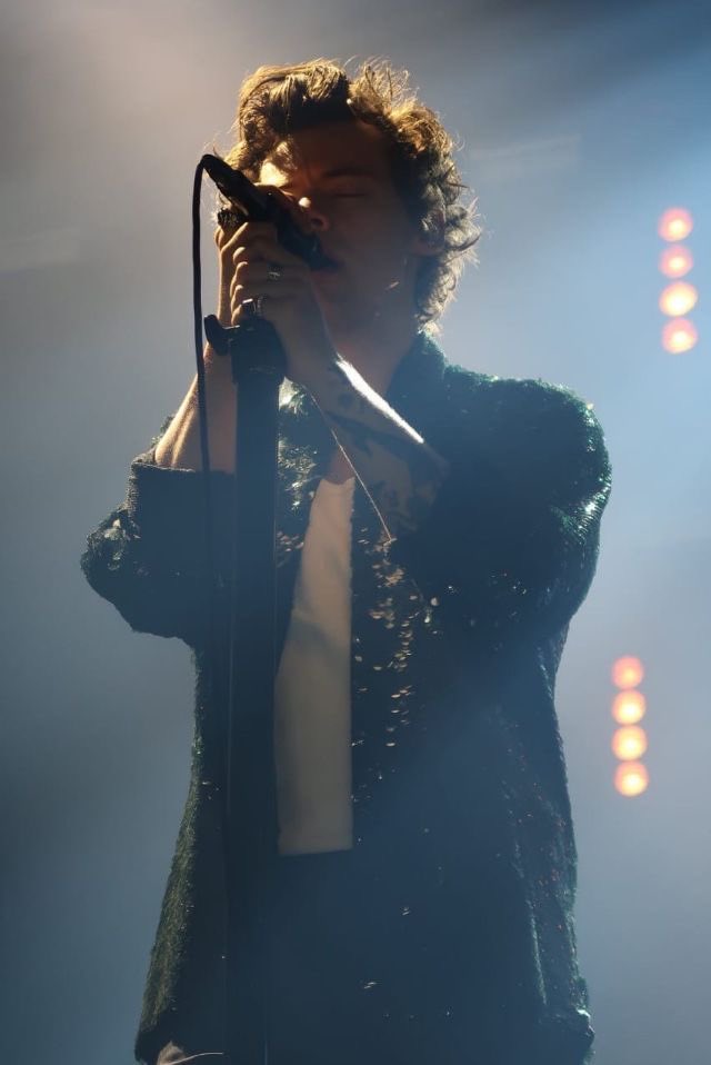 jajajajjajajavi's tweet photo. Esto denuevo… pero dos veces 🌝🤭 #newdateLOTChile #LOTChile30noviembre @dgmedioschile @Harry_Styles @HSHQ https://t.co/J6eilmAloC