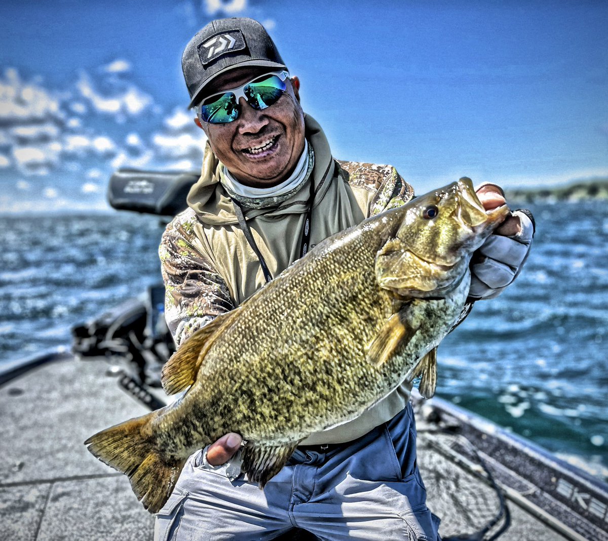 FishHardDave's tweet photo. This one was a piggy! They really fattening up! #DaiwaCanada #VigorEyewear #SkeeterBoats #StrikerBrands #ThePowerGarage #SmallmouthNation https://t.co/Cqv9lfkel6
