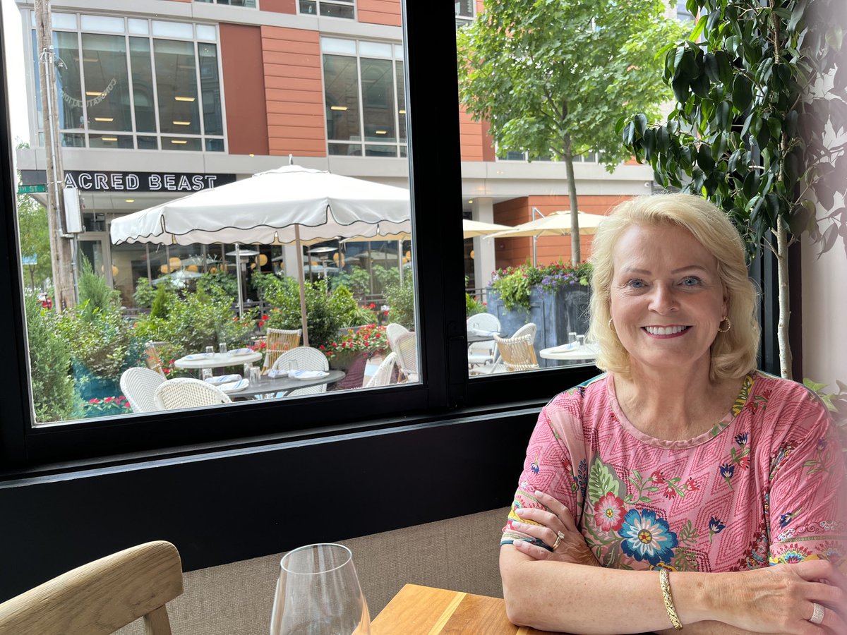 Lovely weekend lunch with ⁦<a href="/LiskaLeeAnn/">Lee Ann Liska</a>⁩.
