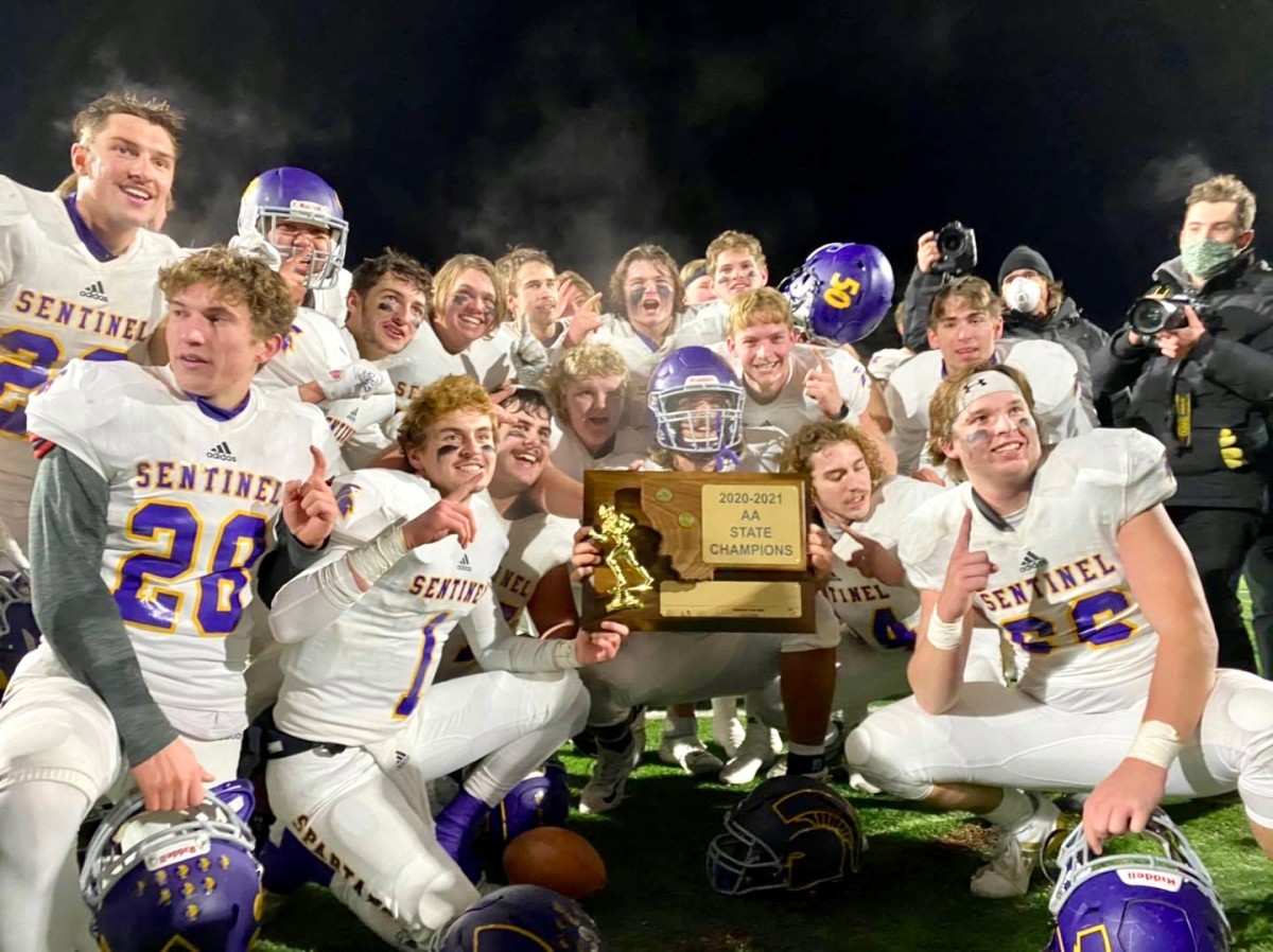 HS Montana Football (@montanahsf) on Twitter photo ๐๐จ๐ง๐ญ๐๐ง๐ ๐๐ญ๐๐ญ๐ ๐ ๐๐ญ๐ฌ ๐๐จ๐ฆ๐ฆ๐ข๐ญ๐ฆ๐๐ง๐ญ ๐๐ซ๐จ๐ฆ ๐๐ค๐ฅ๐๐ก๐จ๐ฆ๐ ๐ฉ๐ซ๐๐ฉ ๐๐ ๐๐ก๐๐ง๐๐ ๐๐ข๐ฅ๐ฌ๐จ๐ง
The recruit, Chance Wilson, wrote "COMMITTED" followed by two fire emojis and didn't reveal his commitment until late in the 1-minute, 30-second Twitter video ๐๐จ๐ง๐ญ๐๐ง๐ ๐๐ญ๐๐ญ๐ ๐ ๐๐ญ๐ฌ ๐๐จ๐ฆ๐ฆ๐ข๐ญ๐ฆ๐๐ง๐ญ ๐๐ซ๐จ๐ฆ ๐๐ค๐ฅ๐๐ก๐จ๐ฆ๐ ๐ฉ๐ซ๐๐ฉ ๐๐ ๐๐ก๐๐ง๐๐ ๐๐ข๐ฅ๐ฌ๐จ๐ง
The recruit, Chance Wilson, wrote "COMMITTED" followed by two fire emojis and didn't reveal his commitment until late in the 1-minute, 30-second Twitter video