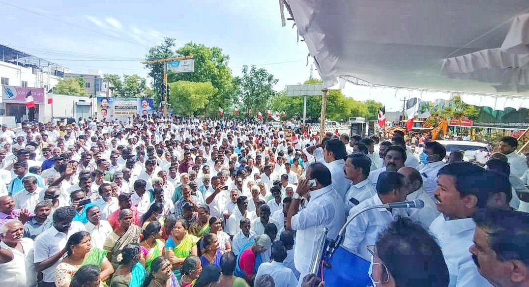 Dr.VPB.Paramasivam @official (@drvpb) on Twitter photo பொய் வாக்குறுதிகள் மூலம் ஆட்சிக்கு வந்து, வீட்டு வரி உயர்வு முதல் மின் கட்டண உயர்வு வரை மக்களை வாட்டி வதைக்கும் மக்கள் விரோத திமுக அரசை கண்டித்து, மாண்புமிகு எதிர்க்கட்சித் தலைவர், கழக பொதுச்செயலாளர் <a href="/EPSTamilNadu/">Edappadi K Palaniswami-SayYEStoWomenSafety&AIADMK</a> அவர்களின் ஆணைக்கிணங்க (1/2) பொய் வாக்குறுதிகள் மூலம் ஆட்சிக்கு வந்து, வீட்டு வரி உயர்வு முதல் மின் கட்டண உயர்வு வரை மக்களை வாட்டி வதைக்கும் மக்கள் விரோத திமுக அரசை கண்டித்து, மாண்புமிகு எதிர்க்கட்சித் தலைவர், கழக பொதுச்செயலாளர் <a href="/EPSTamilNadu/">Edappadi K Palaniswami-SayYEStoWomenSafety&AIADMK</a> அவர்களின் ஆணைக்கிணங்க (1/2)