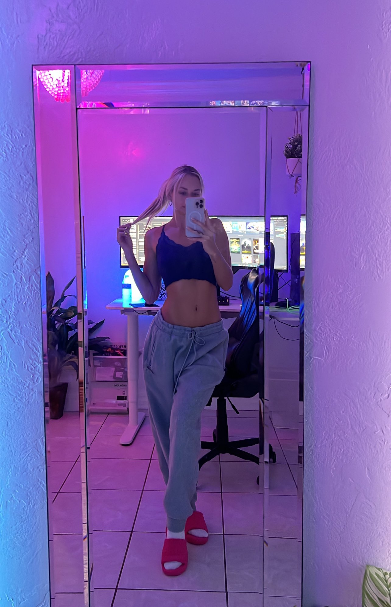 taylorgallo 🌙 on Twitter: “Hi https://t.co/qwr4ip98LH” / Twitter