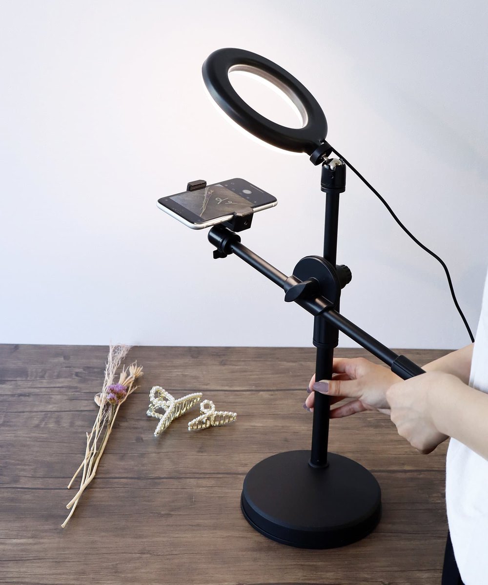 ❋ NEW ❋⠀ 手元撮影LEDスマホスタンド 1,500円(税込1,650円) ライト