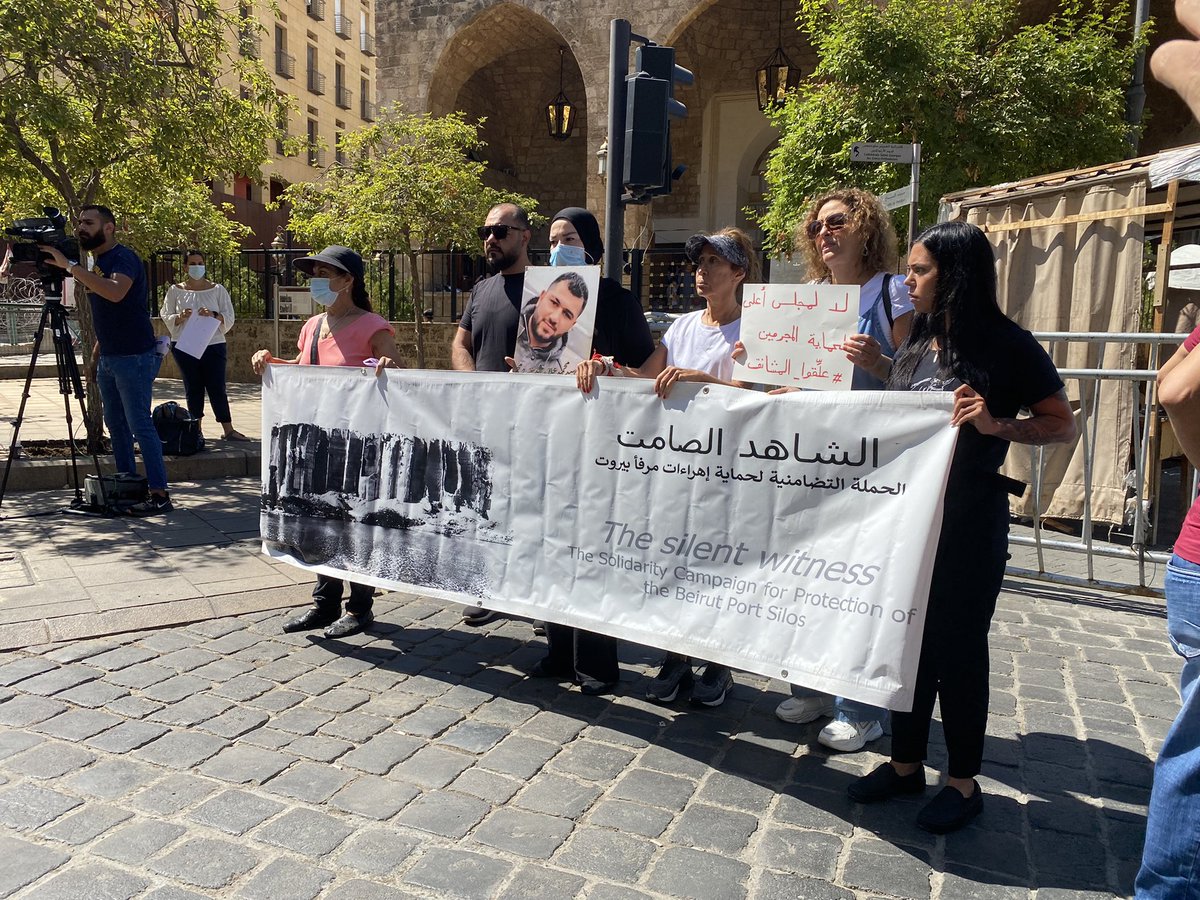 Families of #Beirutport explosion victims fight for justice and are trying to protect the silos - they fear the authorities are not protecting the structure which has come to symbolise the tragedy - they believe they want to “erase the memory and evidence of the crime” -#Lebanon