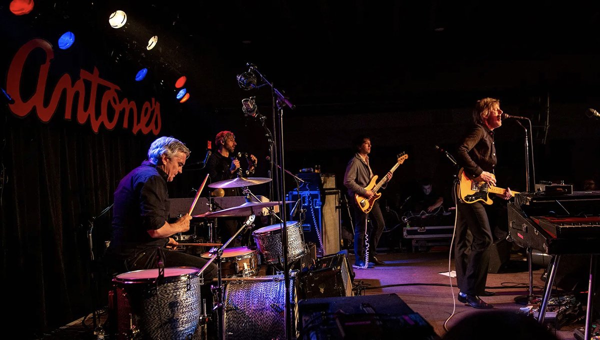 Antone’s nightclub updates its mix position with the DiGiCo Quantum225 🙌

The classic and legendary blues venue in Austin, Texas, now has the most cutting-edge console for FOH and monitors.

Read the full story here: bit.ly/3otelXC

#DiGiCo #Quantum225 #DiGiCoQuantum225