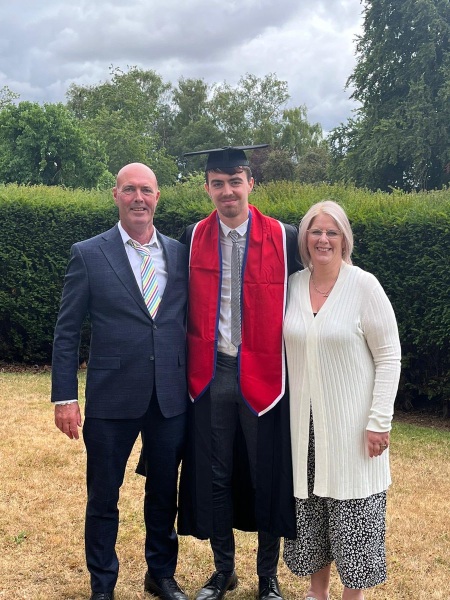 Mr Short tweet media