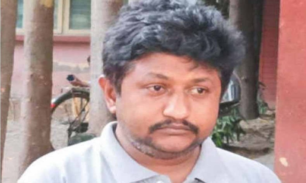 kavingermdmk's tweet image. இவன் பெயர் அறிவுநம்பி (வயது 38) சென்னையை அடுத்த பொத்தேரியில் 8,திருவள்ளுவர் தெருவில் #ASOSAMARKETINGCOMPANY மற்றும் #ASOSATV யும் நடந்தி வந்தான். பொது மக்களுக்கு ஆசை வலை விரித்து சுமார் 13 கோடி ரூபாய் பணமோசடி செய்தவன் குறித்து அரசும் காவல்துறையும் மெத்தனமாக நடந்துகொள்வது ஏன்?