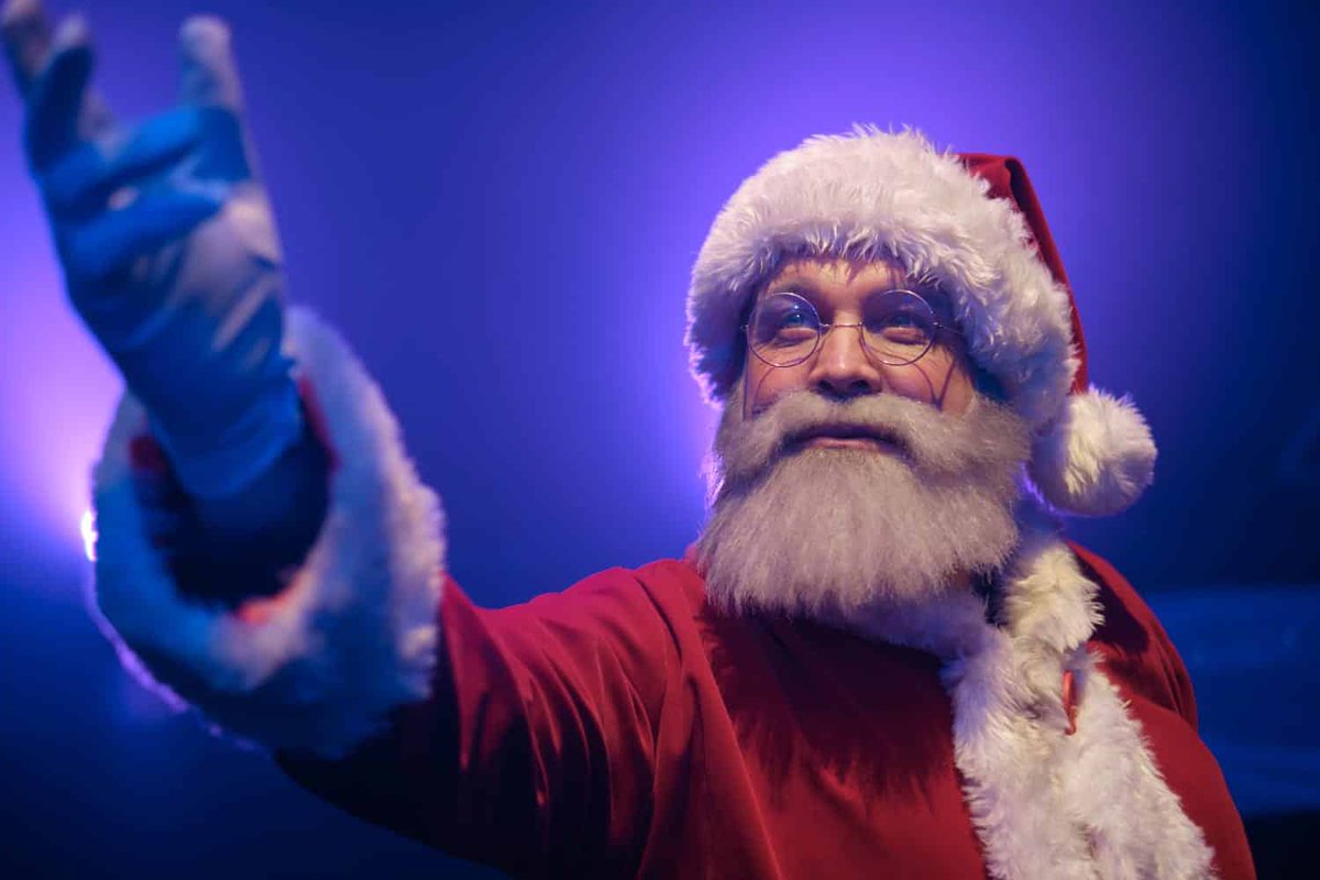 The festive line up has been announced for <a href="/cardiff_castle/">Cardiff Castle</a> and what a Christmas Festival it's going to be with <a href="/LiveUnderTheSt1/">Live Under The Stars</a> With Santa's Wish, Castellana &amp; the incredible <a href="/RubiconDance/">Rubicon Dance</a> under a new Spiegeltent. Curious now aren't you? Read on for more.
southwaleslife.com/cardiff-castle…