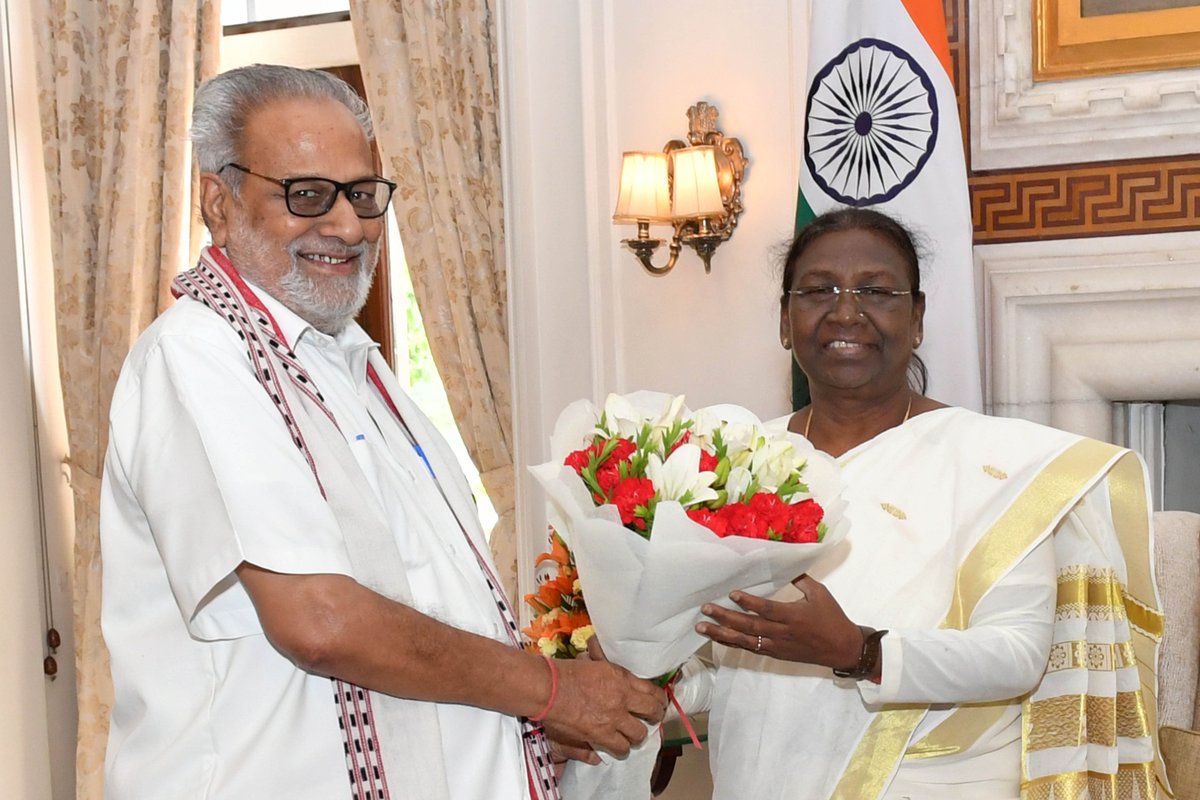 ParsidentD's tweet photo. Governor of Odisha, Professor Ganeshi Lal, called on President Droupadi Murmu at Rashtrapati Bhavan https://t.co/VfVuQASqxj
