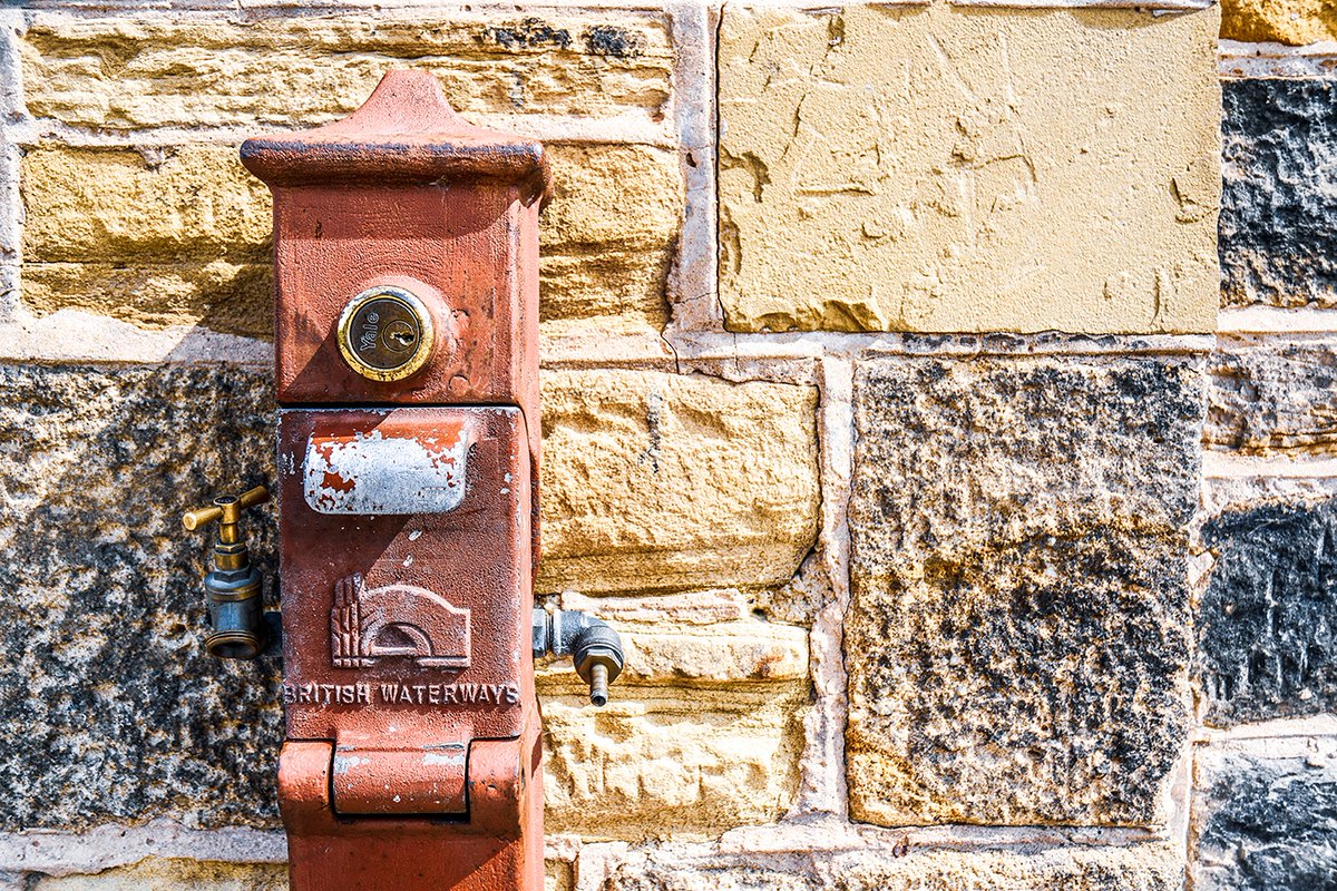 Refresh: Rule of Thirds⁠
⁠
Photo Credit: Yvonne Roberts⁠
⁠
Captured by the side of the canal, this is a perfect example of an image using the Rule of Thirds. The focal point is clearly offset to the left of the frame with the other side left simple and uncluttered.