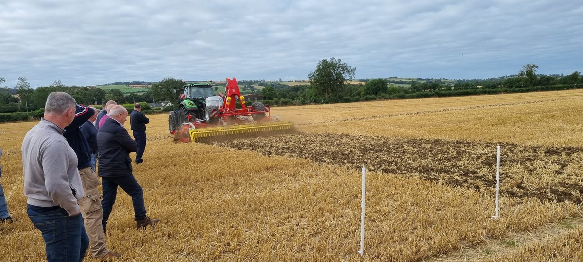 Great turnout on the covercrop demonstration day with <a href="/DeesideLtd/">Deeside Agri Services Ltd</a> . Seeing 5 different sowing methods. With <a href="/DLF_IRL/">DLF Seeds IRL</a> cover crop mixtures #regenerativeagriculture #SoilHealth