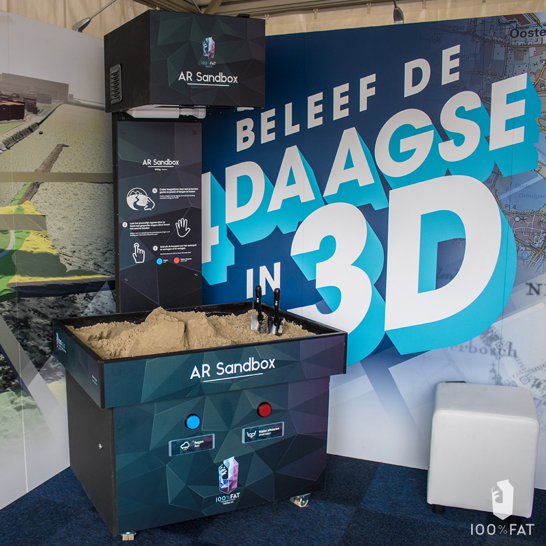 Lekker graven met je handen en je eigen berglandschap creëren? Rivieren laten stromen en meren aanleggen met virtueel water? Dit kan allemaal met de AR Sandbox, zelfs tijdens de Vierdaagse in Nijmegen!