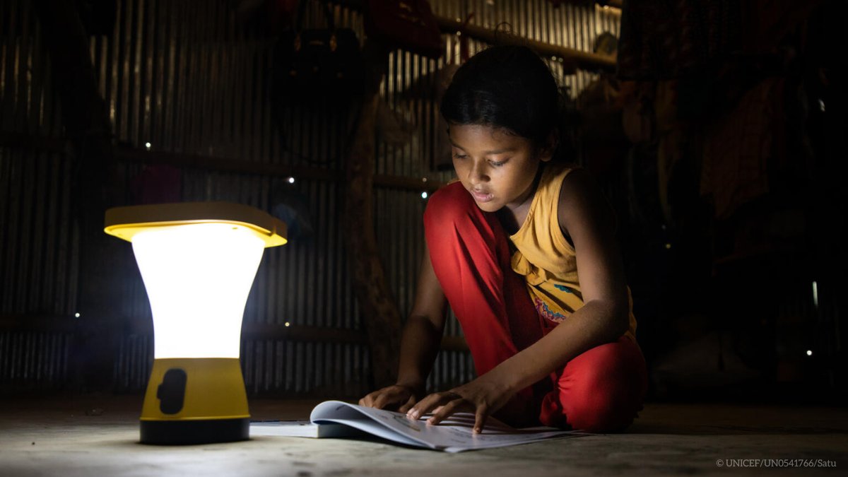 UNICEFAPRO's tweet photo. Today, 222 million crisis-affected children &amp; youth around the 🌏 need learning support.

Many are out of school, while others are in school but not learning the skills they need.

For them, learning is hope – a light amidst darkness. #222MillionDreams 

https://t.co/LbevfHt14x https://t.co/Vd9biMXIgF