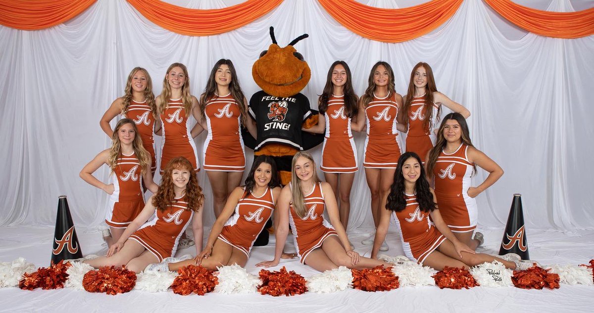 Alvin_Cheer's tweet photo. 📣 Introducing your 2022-2023 AHS Cheerleaders, Sting and managers! We are looking forward to an amazing school year cheering on our Jackets! #JPND 📣

A big thank you to Penland Photography for our beautiful pictures! 🧡🖤🤍 https://t.co/gSgWtebF0q