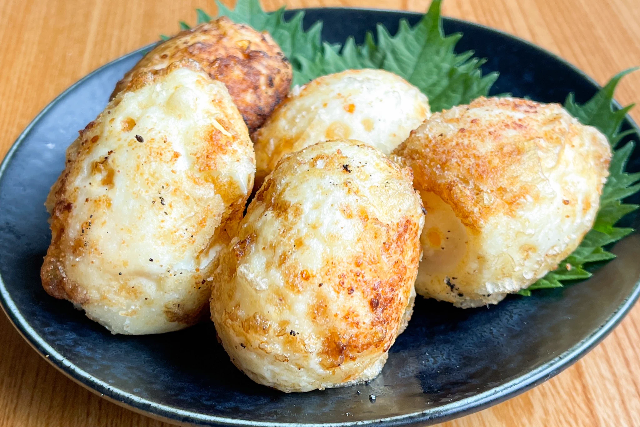 とろとろ食感がたまらない！もう一品に大活躍しそうな半熟卵の塩から揚げ♪