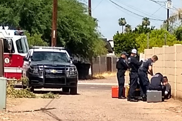 johnh2016's tweet image. Thanks to @TempePolice and @TempeFire for providing medical care to a young man in 100+ degree weather today.  Praying for all.