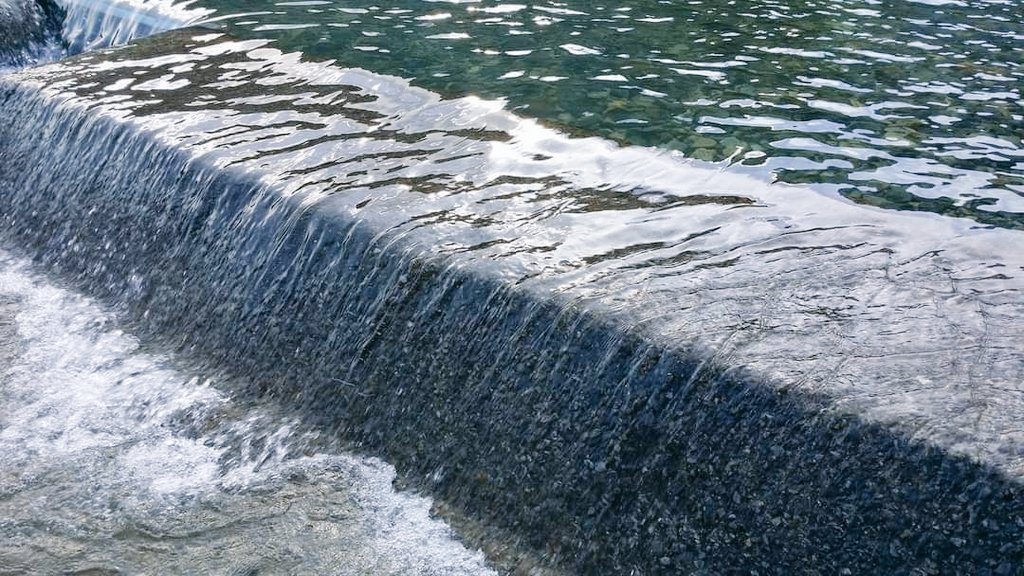 언양 배내골 계곡 💦
건드리면 깨질 것 같은 맑고 깨끗한 물이다.
퐁당~ 발 담그고 싶어진다. 🎶