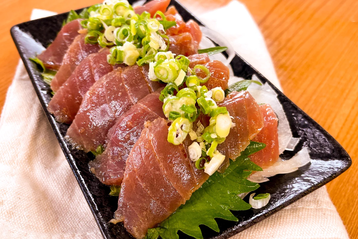 マグロをさっぱりと味わえる！おつまみに最適、マグロのポン酢漬け。