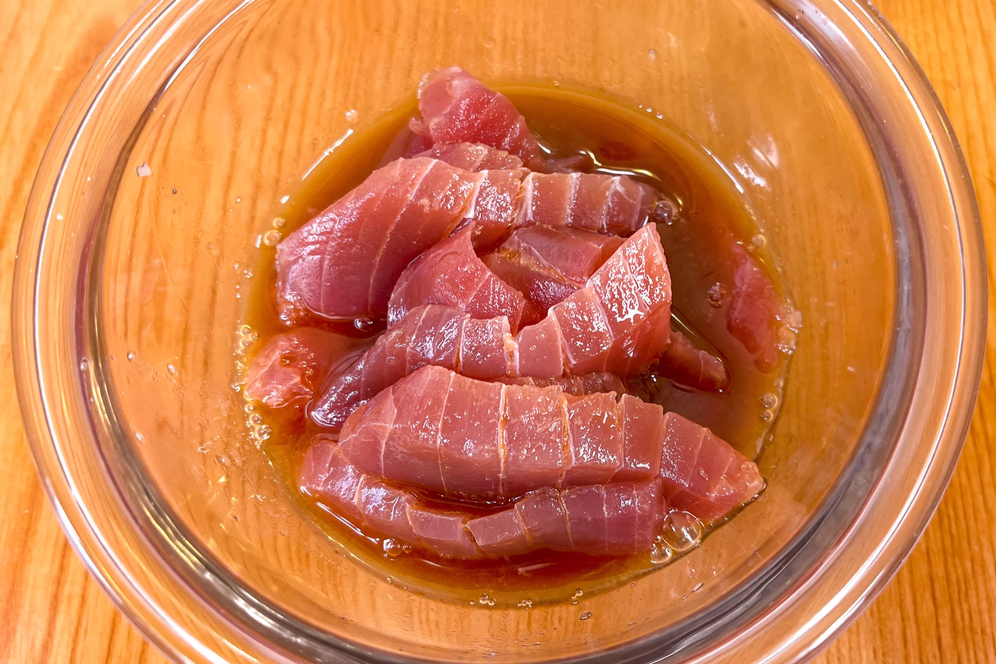 マグロをさっぱりと味わえる！おつまみに最適、マグロのポン酢漬け。
