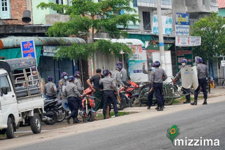 MizzimaNews's tweet photo. စစ်ကောင်စီနှင့်စေ့စပ်ညှိနှိုင်းရေး အတွေးအခေါ်များ ခြွင်းချက်မရှိငြင်းပယ်ရန် ကျောင်းသားသမ္ဂအဖွဲ့ ၁၇၆ ဖွဲ့ တိုက်တွန်း
=============
https://t.co/iO1c5TTikg
#Mizzima
#စေ့စပ်ညှိနှိုင်းရေး
#ခြွင်းချက်မရှိငြင်းပယ်
#SURC https://t.co/OChLQ923Kp
