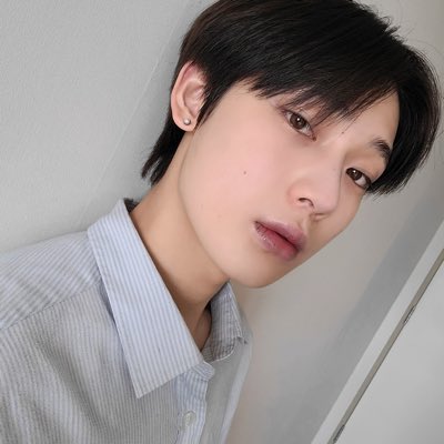 goodbyenhom's tweet photo. ฉลามมันชอบงับคุณ ส่วนผม #/NewProfilePic https://t.co/XKeXY7ixVQ