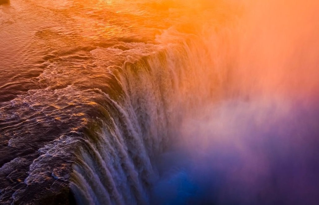 ZimBho_Official's tweet photo. Mamukasei, livuke njani? Say good morning in your language or dialect! Showing off our Zimbabwean magical golden #sunrise!
#ZimBho👍
#GoldenHour
#VictoriaFalls 
#Hwange
📸 @tomvarleyzim https://t.co/MwOgG0nf7n