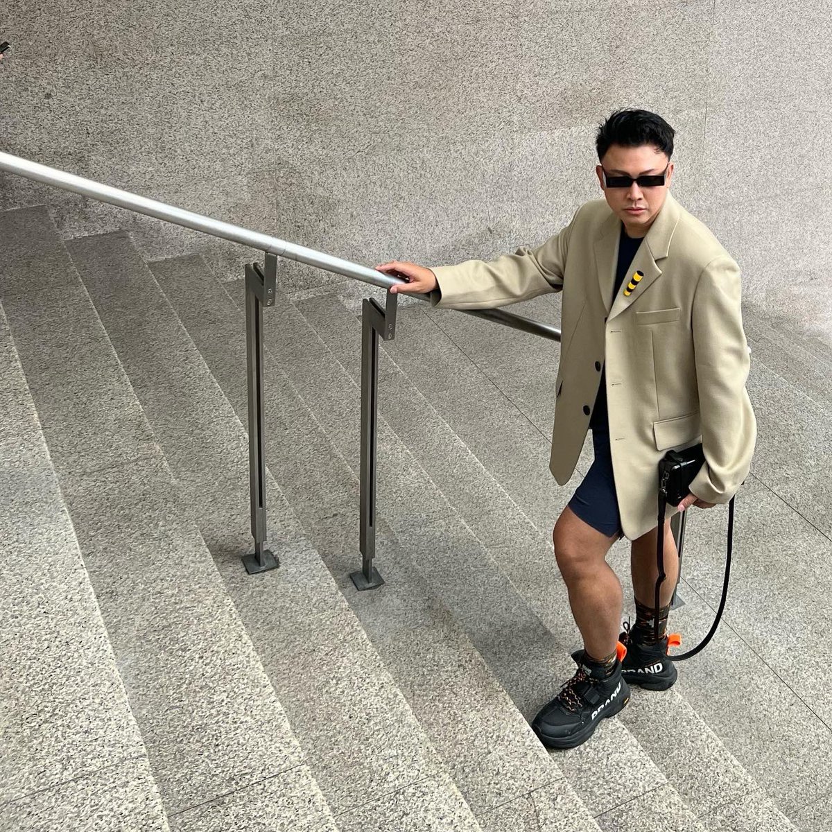 IZ0IAM2's tweet photo. Its not easy being this pretty 💼 Sometimes, I serve fashion.
#OnTheWayToWork #meeting https://t.co/pjSUXky2rq