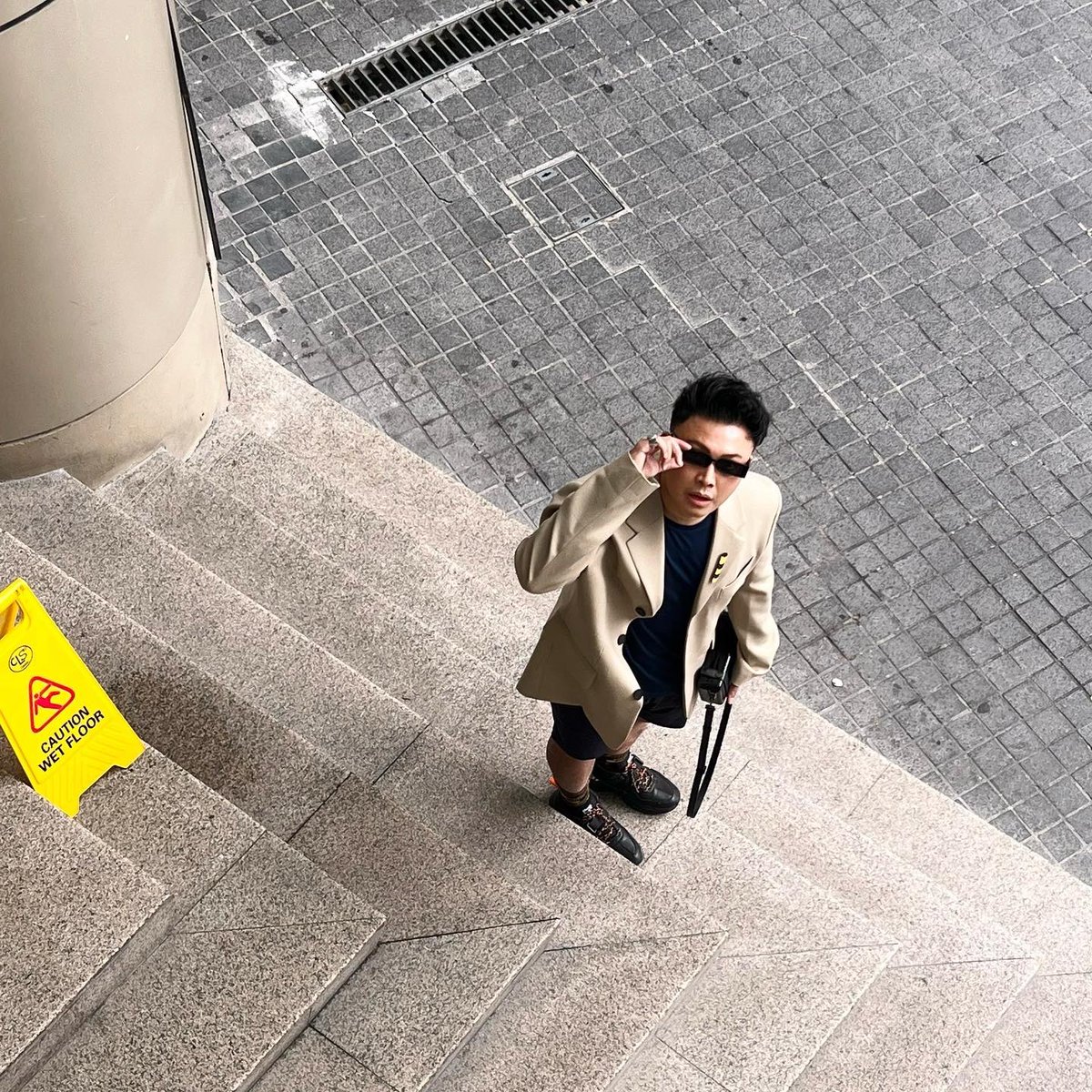IZ0IAM2's tweet photo. Its not easy being this pretty 💼 Sometimes, I serve fashion.
#OnTheWayToWork #meeting https://t.co/pjSUXky2rq