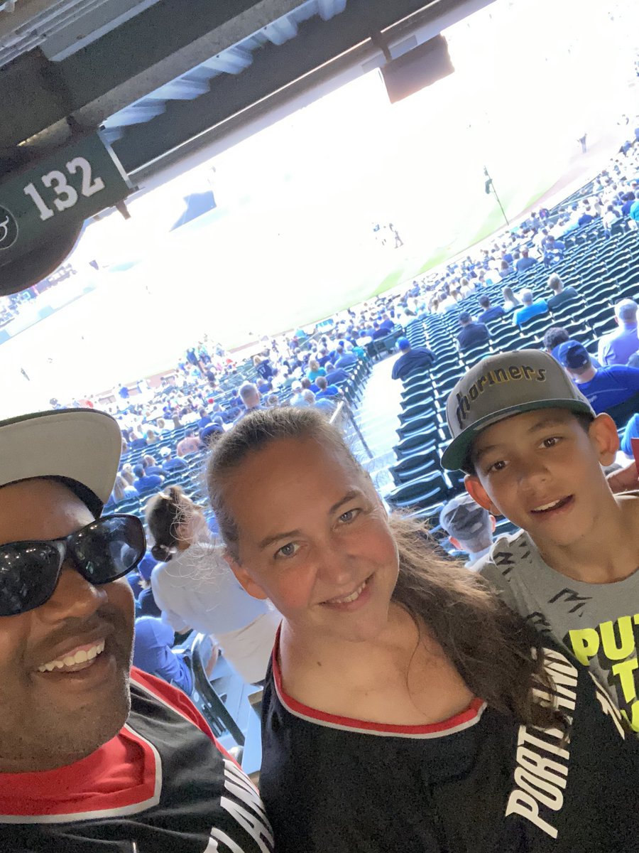 ElizabethElleby's tweet photo. Great night for a little baseball ⚾️ #WHEREiROOT https://t.co/XDcFv9rUi5