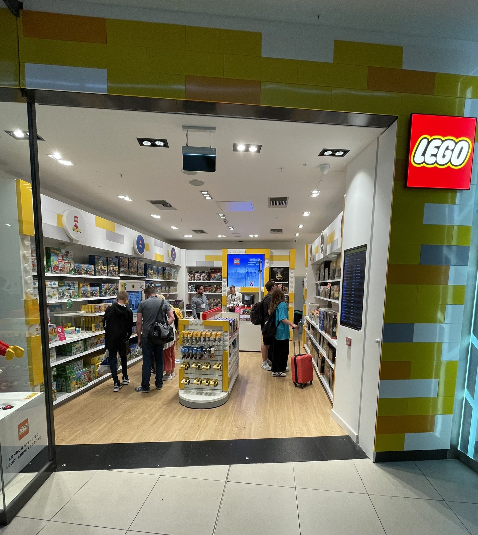 Justin Ramsden on X Spotted the new LEGO Stansted Airport Store has opened. Now I can fill my bags even more on my way back to Billund LEGO Group AFOL TFOL https t S0jLKcNVdo