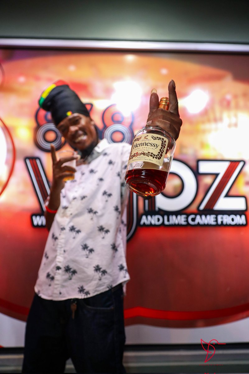 HummingBirdTT's tweet photo. Reggae meets dancehall was a vibe 📸🥰
#dancehall
#Reggae
#hummingbirdmediatt
#photography
#hennessy #music
#couva #868vybz #vybz868
#music #love #TrinidadandTobago https://t.co/PnZLhNV7Zf