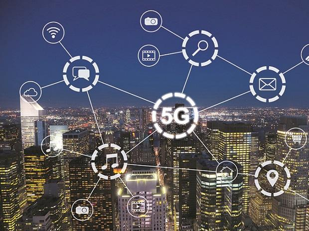 MIndiaNewz's tweet photo. #5GAuction Sale Begins! Reliance Jio, Bharti Airtel Lead the Race
#RelianceJio #Vodafone #5G #5gspectrumsale #Airtel #adaniDataNetwork https://t.co/4l0sYaX2Ap
